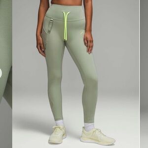 Lululemon Cargo Super High Rise Hiking Tight *25” Size 8